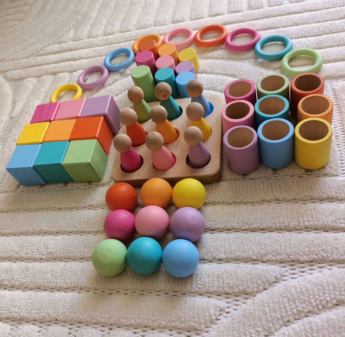 Montessori Eşleştirme Tablalı Silindir Halka Peg Bebek Kase Küp Seti - 9 Renk