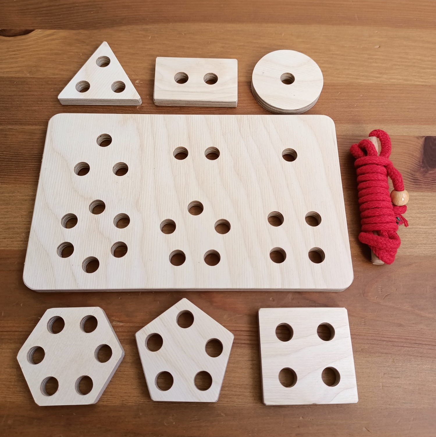 Montessori İp Geçir Dikilebilen Geometrik Şekiller