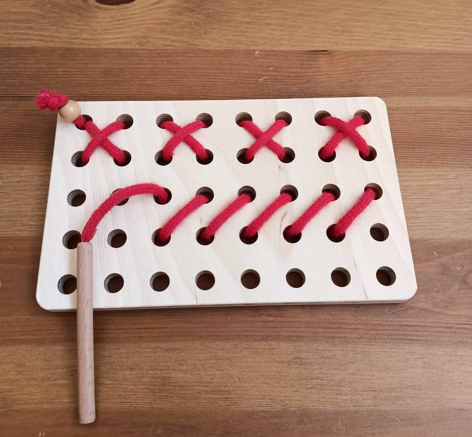Montessori İp Geçir Kendi Şeklini Yap